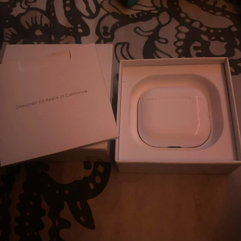 Apple AirPods Pro 4